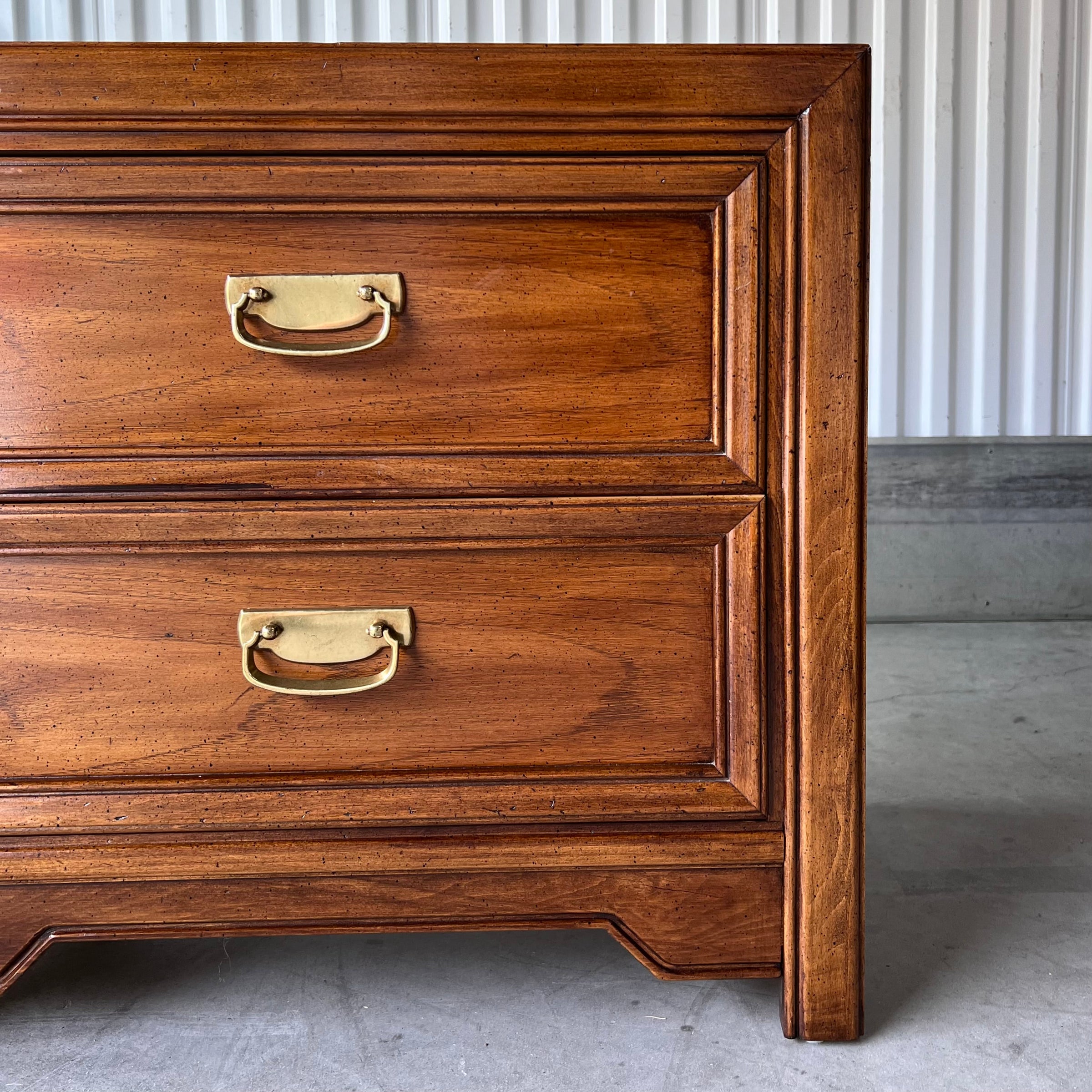 送料込み　vintage thomasville ナイトテーブル Vintage 2-Piece Huntley by Thomasville Campaign Style Bedroom Set