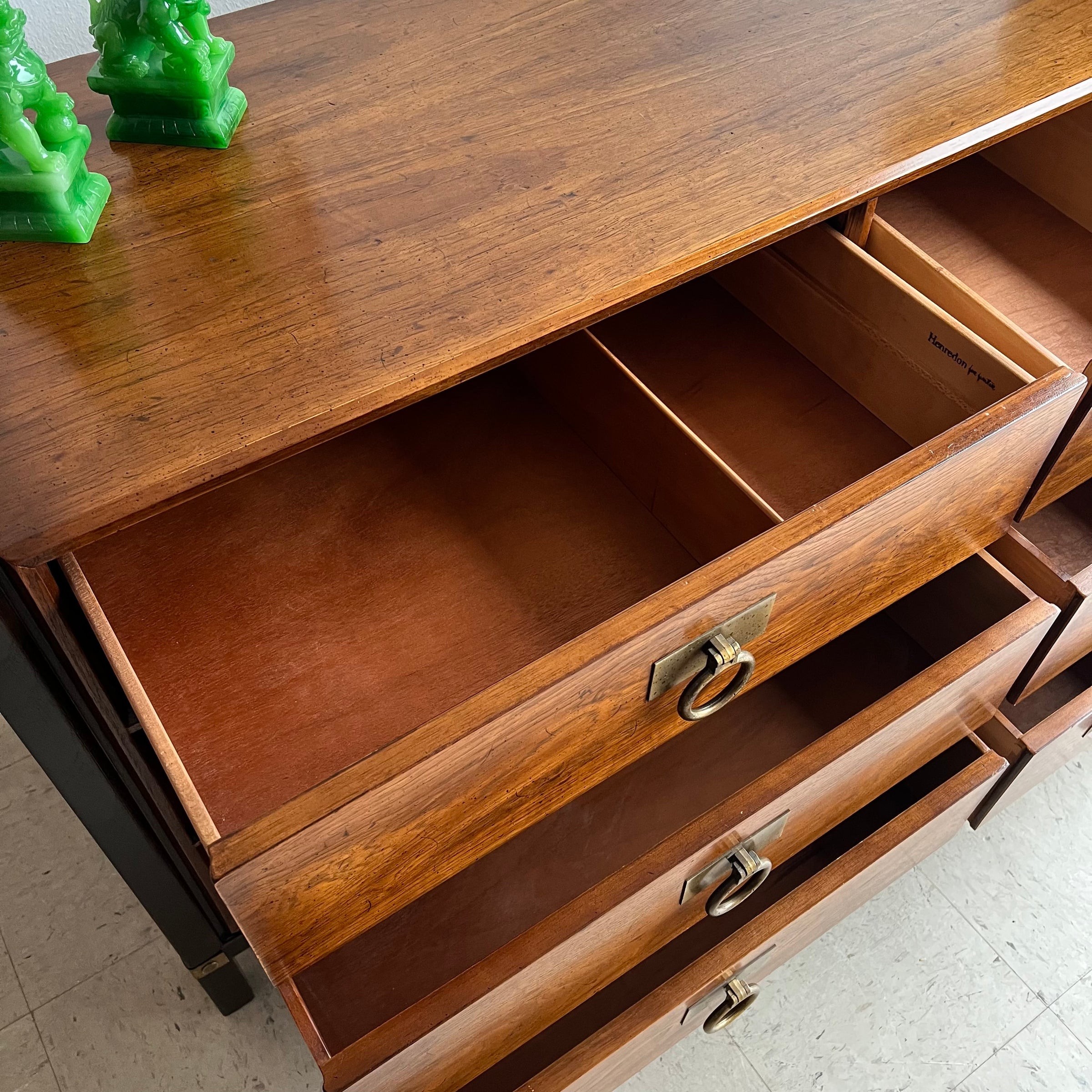 Mid Century 9-Drawer Dresser by Henredon | The Eclectic Den Mid Century 9-Drawer Dresser by Henredon | The Eclectic Den