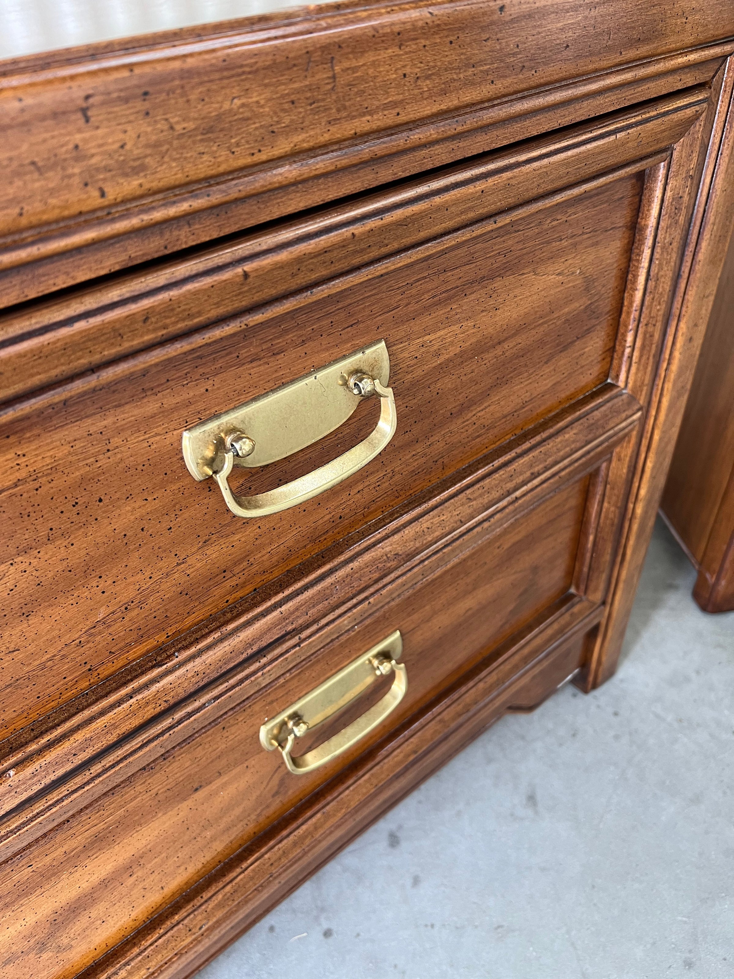 送料込み　vintage thomasville ナイトテーブル Nightstand Only) Vintage Huntley by Thomasville Campaign Style 2