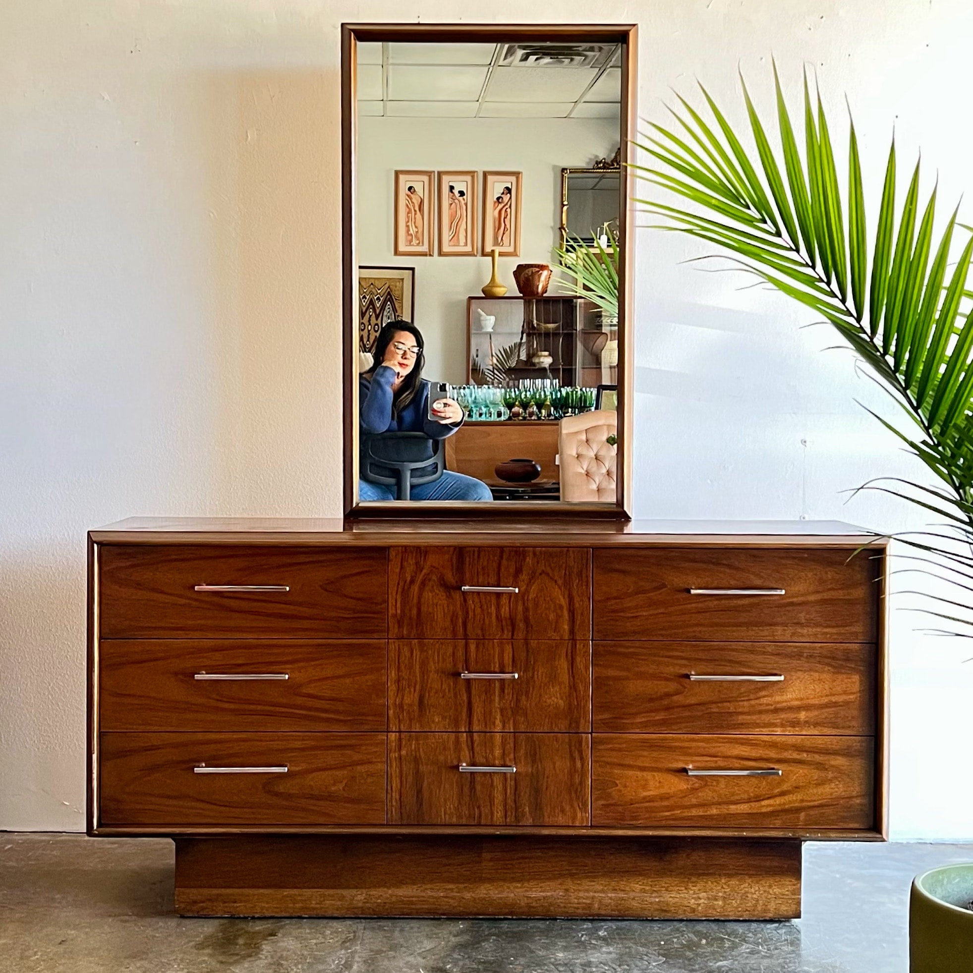 Vintage lane dresser with mirror discount